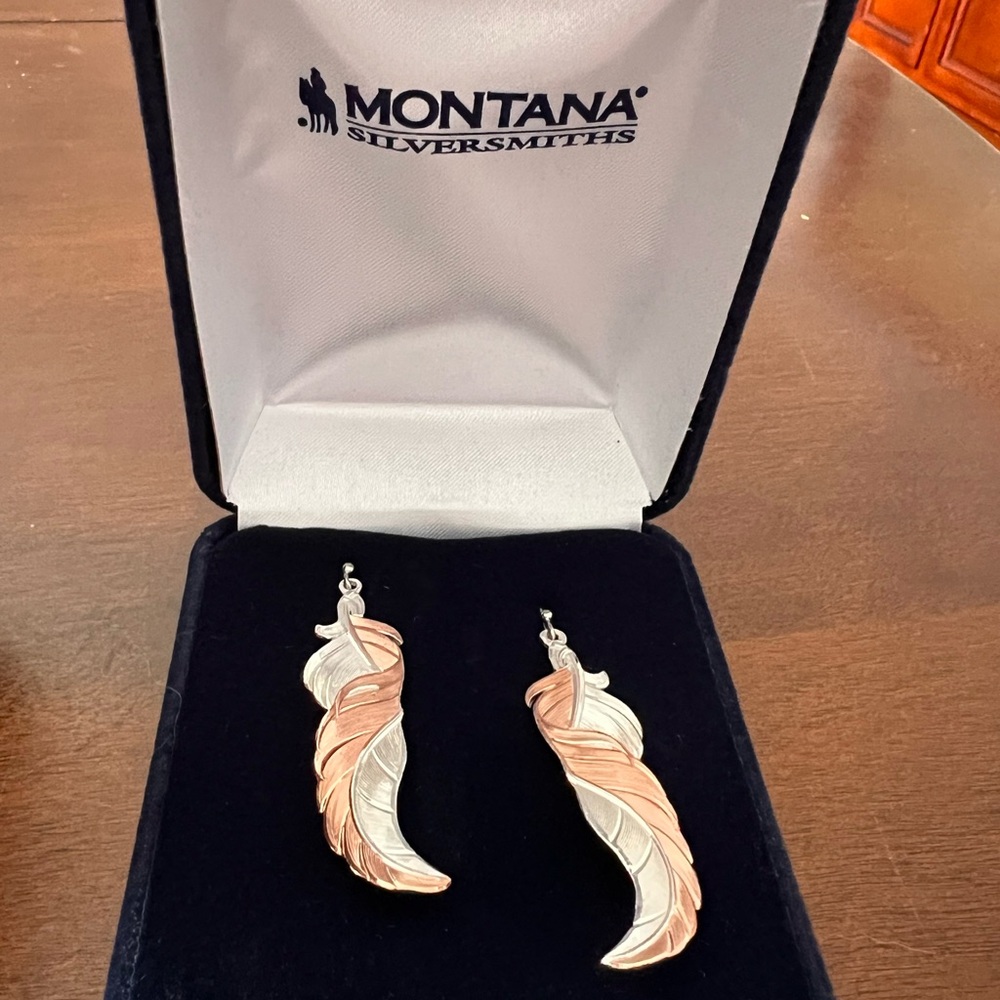 Montana Silversmiths Twisted Rose Feathers Earrings
Silver/Rose Gold
